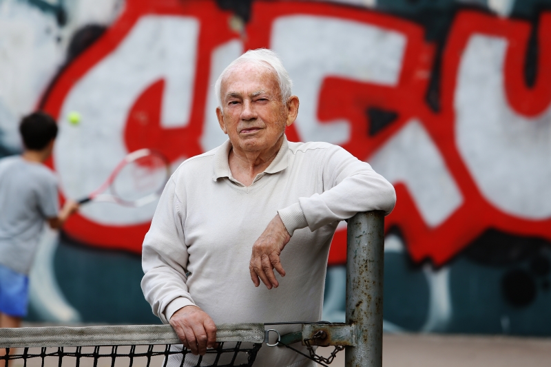 Tenisový pamětník a nejstarší žijící člen LTC Praha Karel Čefelín.