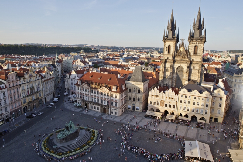 Pohled na Staroměstské náměstí v Praze. Pohled na Staroměstské náměstí v Praze.