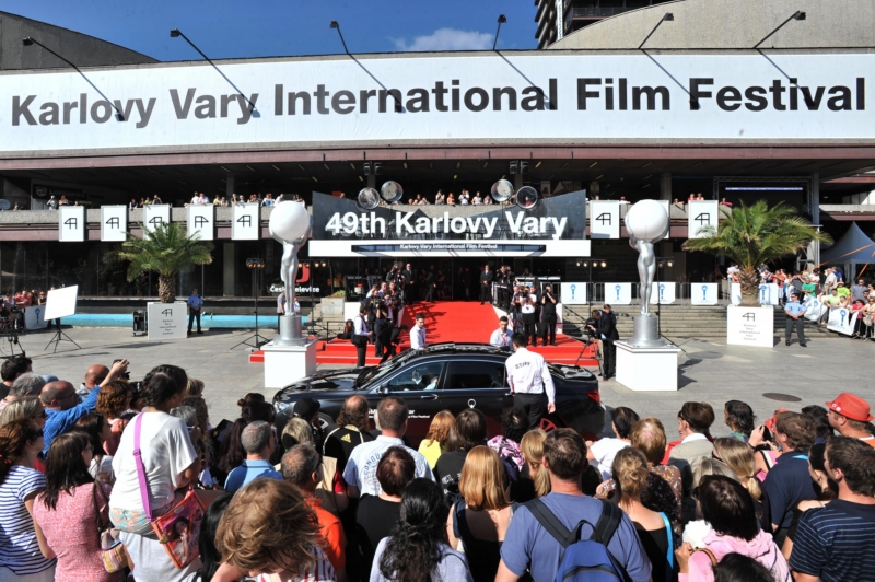 Mezinárodní festival probíhá v prostředí lázeňského města Karlovy Vary. Mezinárodní festival probíhá v prostředí lázeňského města Karlovy Vary.