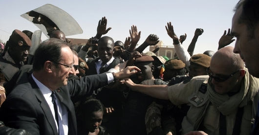 Prezident Hollande v Mali. Prezident Hollande v Mali.