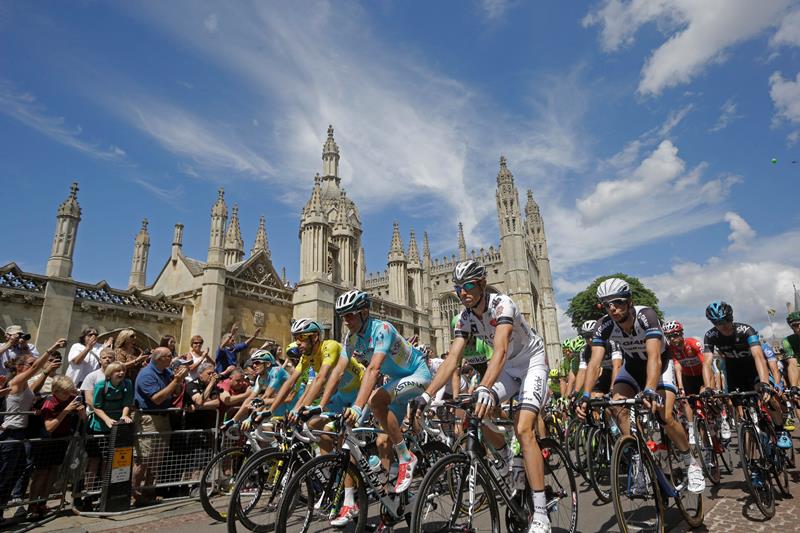 Průjezd Londýnem patřil mezi divácky nejzajímavější okamžiky letošní Tour de France. Průjezd Londýnem patřil mezi divácky nejzajímavější okamžiky letošní Tour de France.
