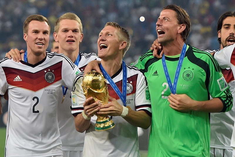 Němečtí fotbalisté se po zisku titulu mistrů světa po dvaceti letech vrátili do čela světového žebříčku FIFA. Němečtí fotbalisté se po zisku titulu mistrů světa po dvaceti letech vrátili do čela světového žebříčku FIFA.