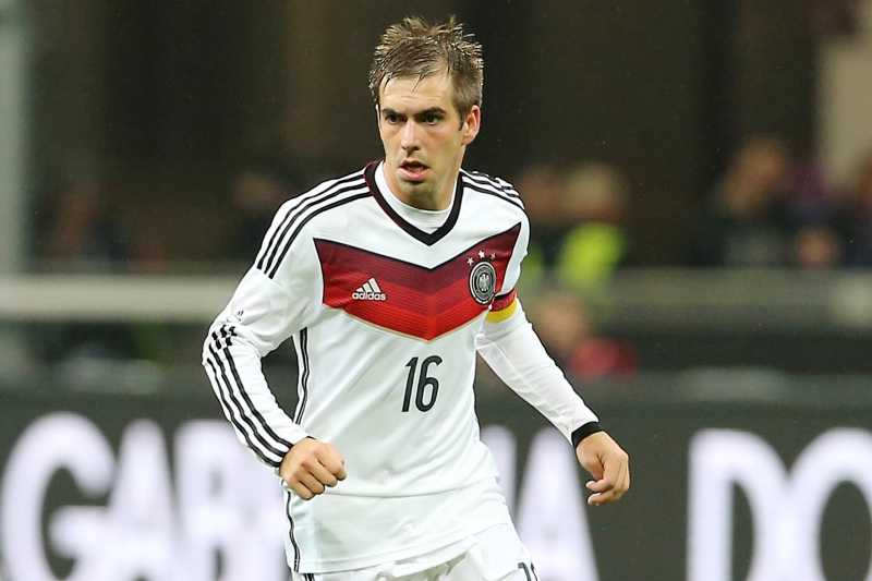 Kapitán fotbalových mistrů světa Philipp Lahm ukončil necelý týden po finálovém vítězství nad Argentinou reprezentační kariéru. Kapitán fotbalových mistrů světa Philipp Lahm ukončil necelý týden po finálovém vítězství nad Argentinou reprezentační kariéru.