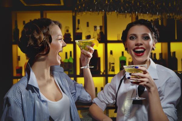 Energy drinky a tvrdý alkohol podle odborníků nejdou příliš dohromady (ilustrační foto).