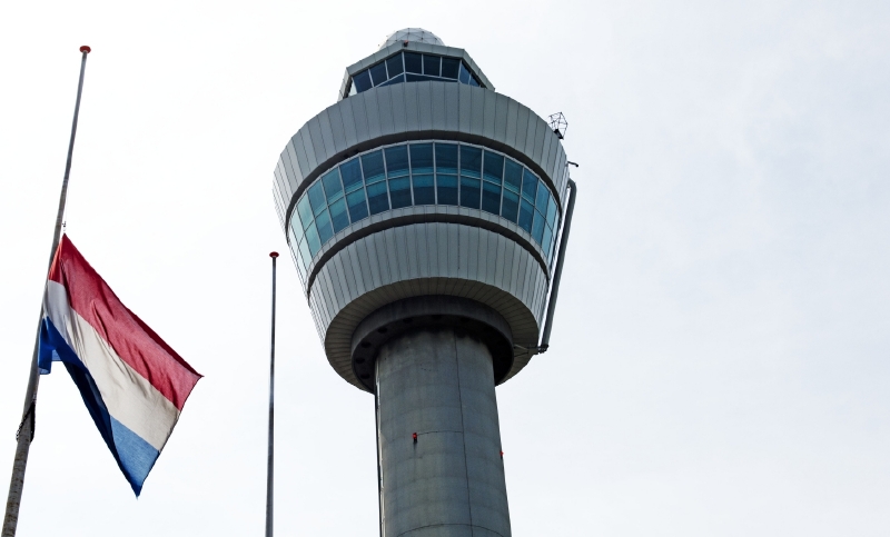 Letiště v Amsterdamu. Vlajky na půl žerdi. Letiště v Amsterdamu. Vlajky na půl žerdi.