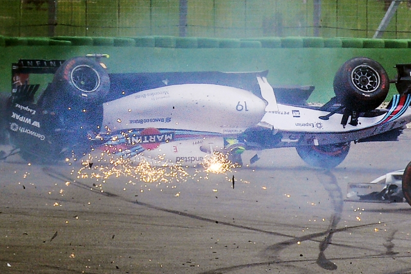 Felipe Massa v netradiční pozici. 