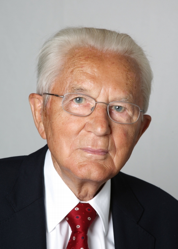 Karl Albrecht. Karl Albrecht.