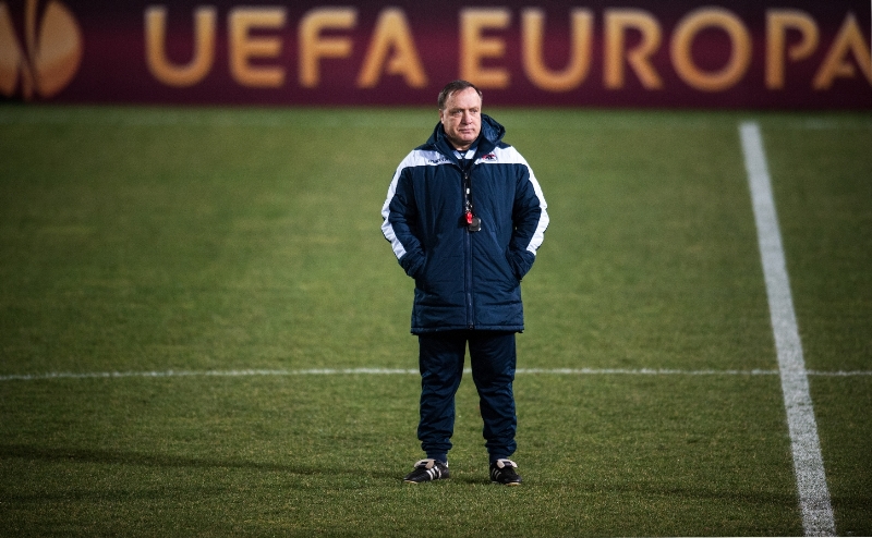 Novým trenérem srbských fotbalistů se stane zkušený Nizozemec Dick Advocaat, který se pokusí s národním týmem postoupit na mistrovství Evropy 2016. Novým trenérem srbských fotbalistů se stane zkušený Nizozemec Dick Advocaat, který se pokusí s národním týmem postoupit na mistrovství Evropy 2016.