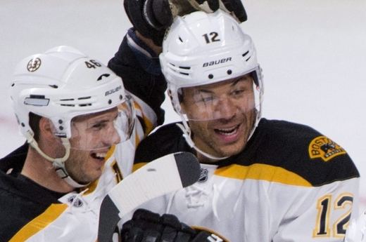 Jerome Iginla (vpravo) opustil Boston.