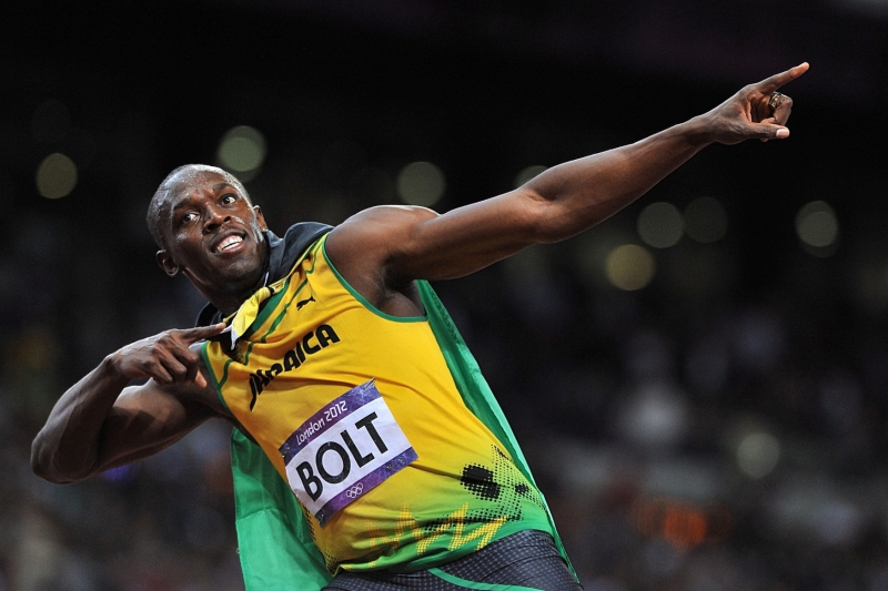 Šestinásobný olympijský vítěz Usain Bolt se po březnové operaci levé nohy a potížích s kolenem vrací do formy. Šestinásobný olympijský vítěz Usain Bolt se po březnové operaci levé nohy a potížích s kolenem vrací do formy.