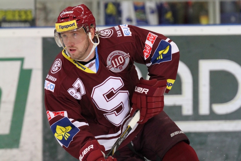 Nejproduktivnější hráč uplynulého ročníku hokejové extraligy Petr Ton bude v příští sezoně hráčem Komety Brno. Nejproduktivnější hráč uplynulého ročníku hokejové extraligy Petr Ton bude v příští sezoně hráčem Komety Brno.