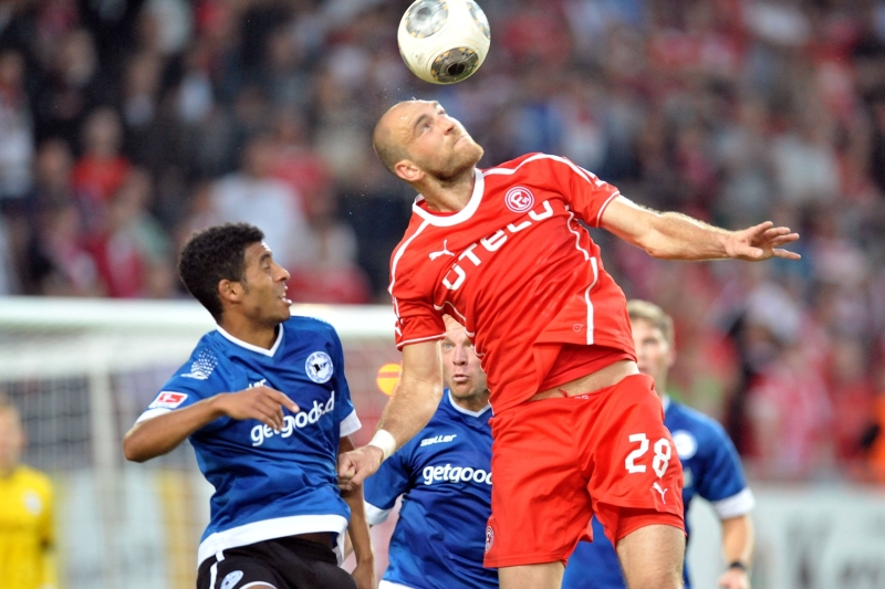Po delším rozmýšlení se fotbalista Martin Latka po roce a půl vrátil do pražské Slavie a do nového ligového ročníku povede přebudovaný tým jako kapitán. Po delším rozmýšlení se fotbalista Martin Latka po roce a půl vrátil do pražské Slavie a do nového ligového ročníku povede přebudovaný tým jako kapitán.