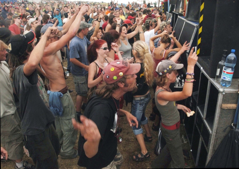 Technoparty se vyznačovaly velmi hlasitou hudbou, vysokou koncentrací lidí a aut. Právě to vyvolávalo stížnosti obyvatel.