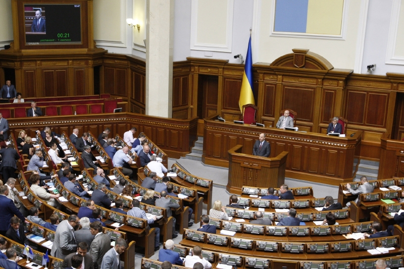 Ukrajinský parlament byl od únorového převratu terčem časté kritiky za to, že část jeho zastupitelů v minulosti aktivně podporovala Janukovyčův režim (ilustrační foto). Ukrajinský parlament byl od únorového převratu terčem časté kritiky za to, že část jeho zastupitelů v minulosti aktivně podporovala Janukovyčův režim (ilustrační foto).