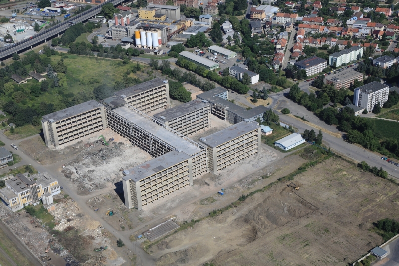 Pohled na dnes již nestojící budovy Oděvního podniku Prostějov.