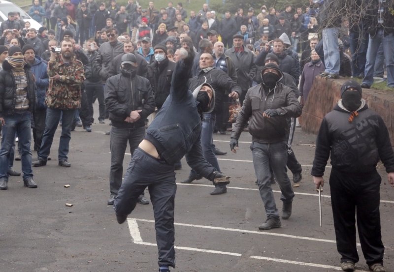 Proruští separatisté při dubnových nepokojích ve městě Horlivka Proruští separatisté při dubnových nepokojích ve městě Horlivka