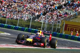 Na Velké ceně Maďarska kraloval Australan Daniel Ricciardo z Red Bullu.