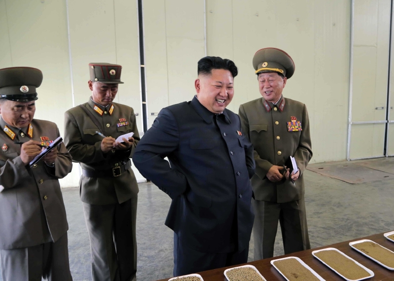 Kim III. a jeho oddaní oficíři.
