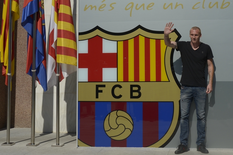 Posila Jeremy Mathieu u loga Barcelony.