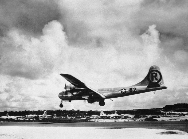 Americký letoun B-29 Enola Gay, který 6. srpna 1945 svrhl atomovou bombu na japonské město Hirošima.