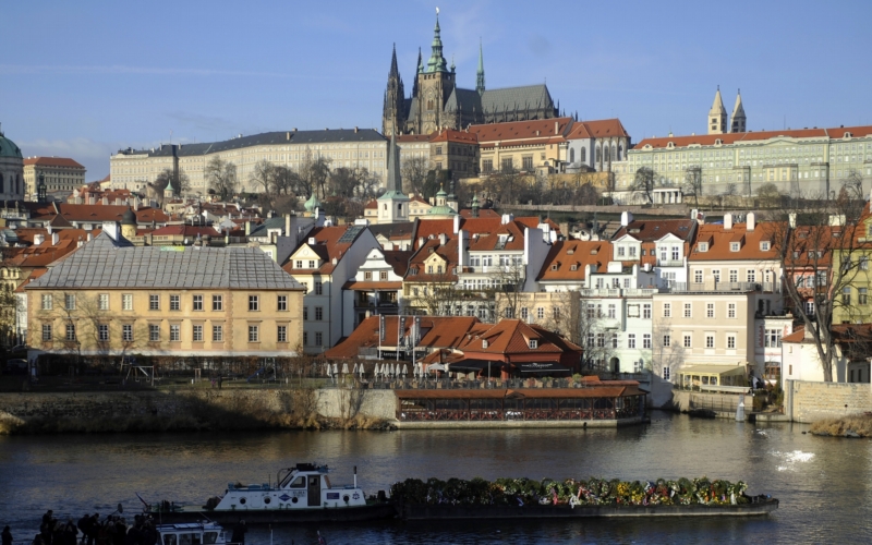 Praha oslovuje nejvíce turisty, kteří hledají na dovolené poznávání a odpočinek. Praha oslovuje nejvíce turisty, kteří hledají na dovolené poznávání a odpočinek.