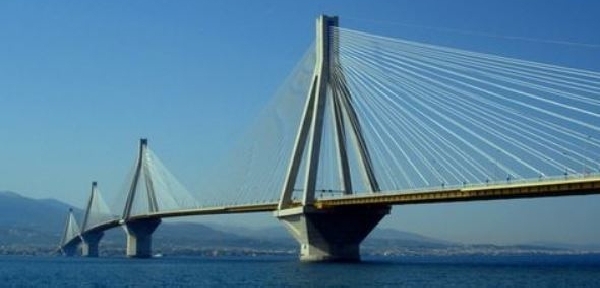 Jeden z projektů mostu přes Kerčský průliv.