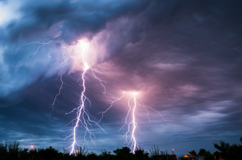 Meteorologové varují před silnými bouřkami. Meteorologové varují před silnými bouřkami.