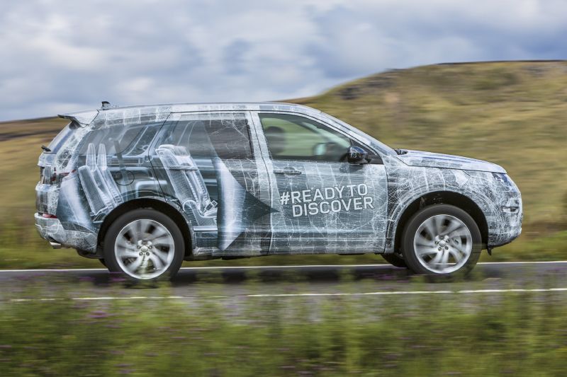 Zatím ještě stylizovaný sedmimístný model Discovery Sport.