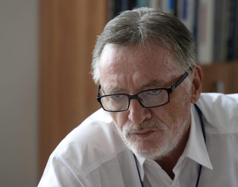 "Kdybychom poplatky nevymáhali, porušili bychom tím zákon, který nám to ukládá. Zároveň chceme ve vysílání děkovat těm, co platí," uvedl ředitel Českého rozhlasu Duhan. "Kdybychom poplatky nevymáhali, porušili bychom tím zákon, který nám to ukládá. Zároveň chceme ve vysílání děkovat těm, co platí," uvedl ředitel Českého rozhlasu Duhan.