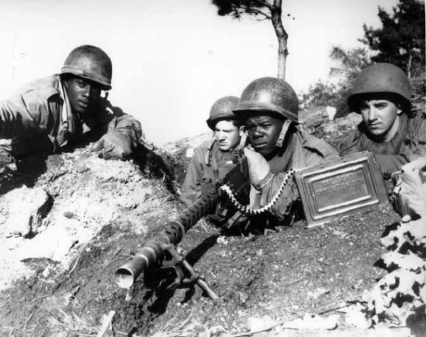 Americká pěchota hájí své stanoviště v severním Vietnamu.