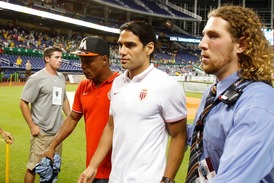 Rodríguezův dobrý kamarád Radamel Falcao (uprostřed).