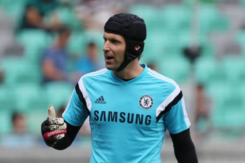 Brankář Petr Čech se v Chelsea rve po pozici jedničky. 