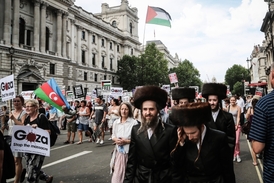 Nedávného pochodu na podporu Palestiny v Londýně se zúčastnilo i několik Židů.
