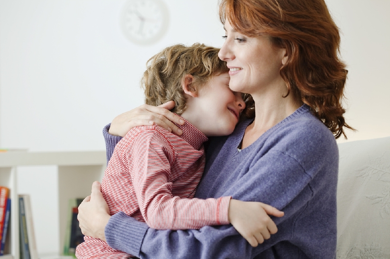 Studie tvrdí, že děti starších matek mluvily ve třech a čtyřech letech lépe než jejich vrstevníci, kteří měli mladé matky (ilustrační foto). Studie tvrdí, že děti starších matek mluvily ve třech a čtyřech letech lépe než jejich vrstevníci, kteří měli mladé matky (ilustrační foto).