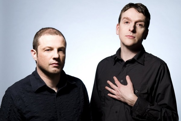 Jesu se těžko škatulkuje. Festival Brutal Assault je uvádí jako metal shoegaze duo z Anglie.