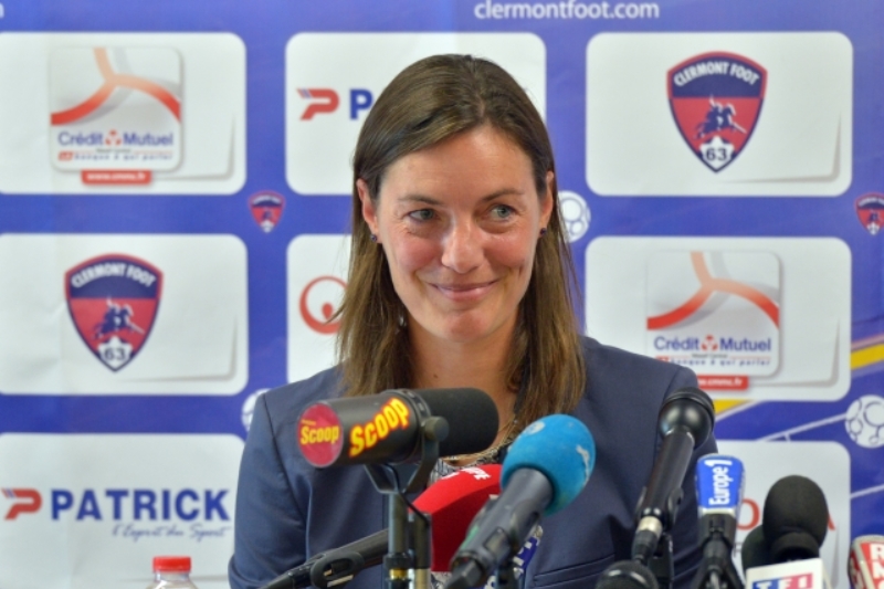 Trenérka Corinne Diacreová přepsala fotbalové dějiny.