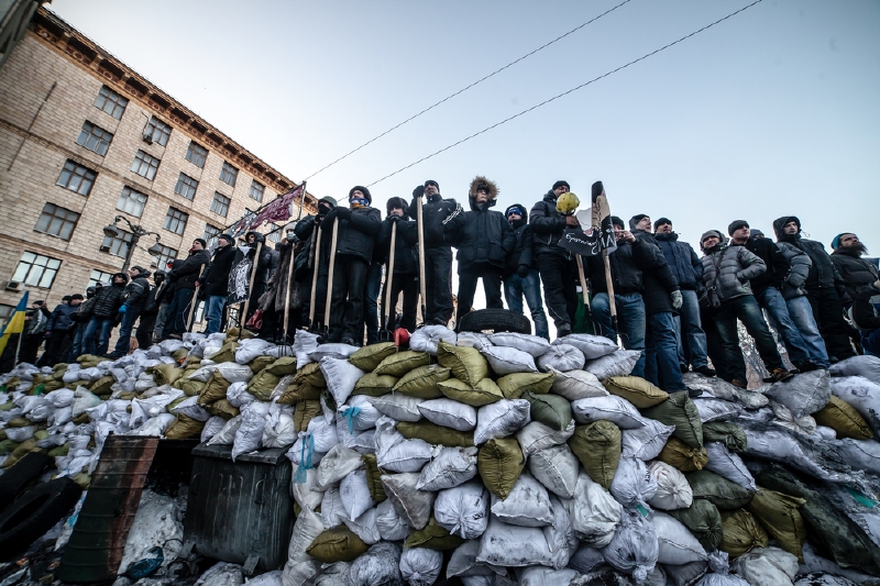 Neprojdou! Barikády na Majdanu v čase protestů.