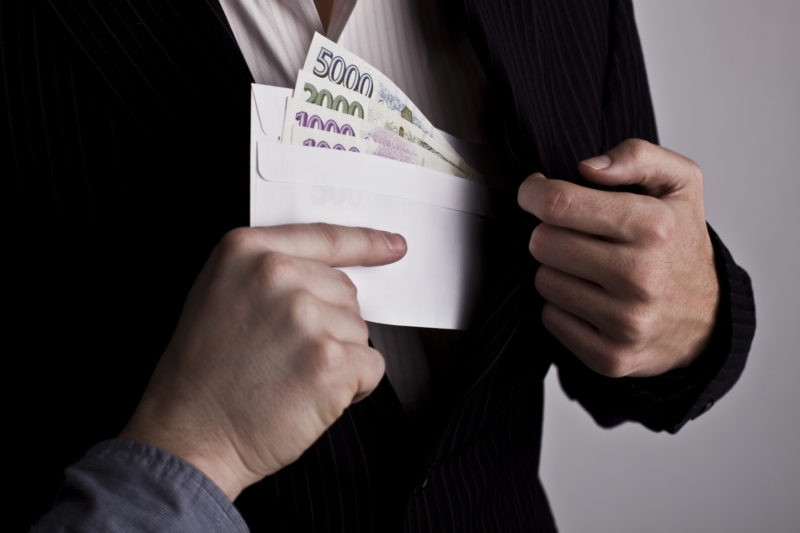 Češi loni drželi na anonymních bankovních kontech v zahraničí nejméně 37 miliard korun.