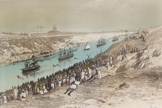 Místní i zahraniční hosté přihlížejí slavnostní parádě lodí po otevření průplavu roku 1869.