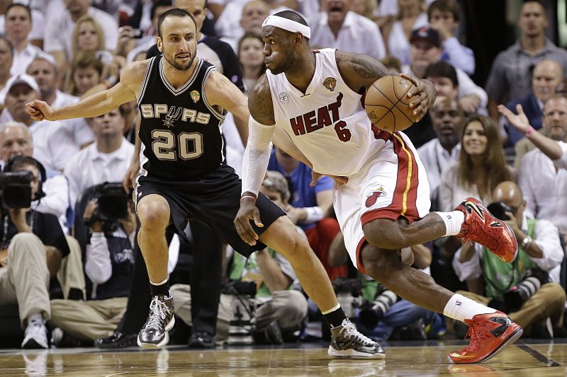 Basketbalista Manu Ginóbili nebude kvůli zranění startovat na mistrovství světa ve Španělsku. Basketbalista Manu Ginóbili nebude kvůli zranění startovat na mistrovství světa ve Španělsku.