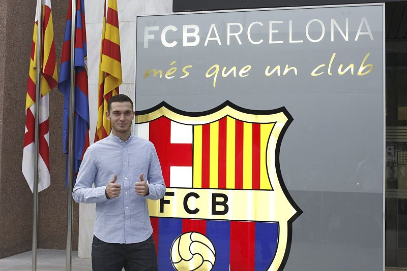 Belgický fotbalový reprezentant Thomas Vermaelen se stal hráčem Barcelony. Belgický fotbalový reprezentant Thomas Vermaelen se stal hráčem Barcelony.