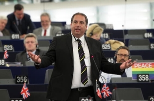Poslanec UKIP Etheridge.