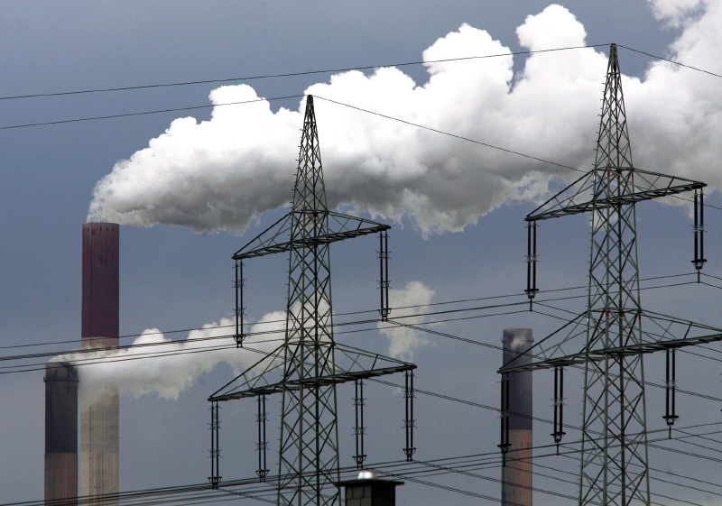 Zisk německé energetické společnosti E.ON v prvním pololetí klesl na necelých 140 miliard Kč.