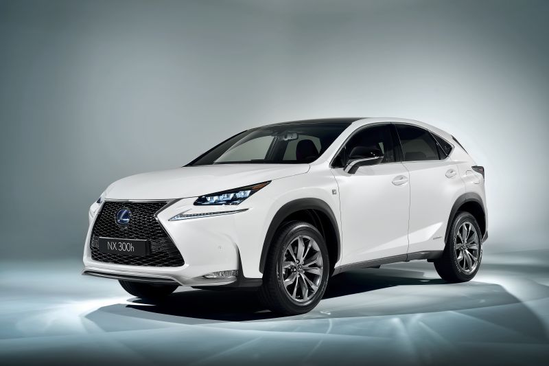 Lexus NX je prvním kompaktním crossoverem značky.