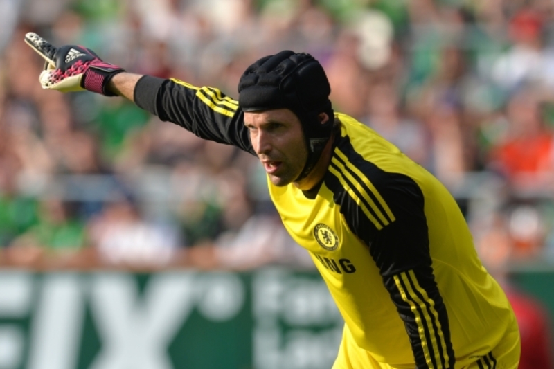 Gólman Chelsea Petr Čech.