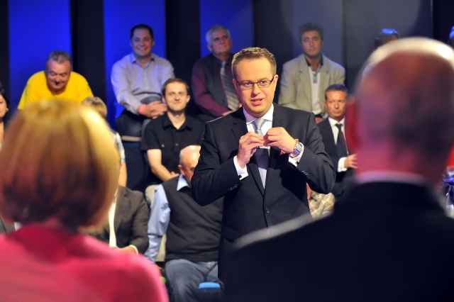 Při moderaci se k Václavu Moravcovi přidá ještě Zuzana Tvarůžková.