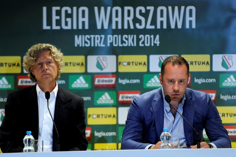 Majitel klubu Warsaw Dariusz Mioduski (vlevo) a prezident Legie Boguslaw Lesnodorski (vpravo).