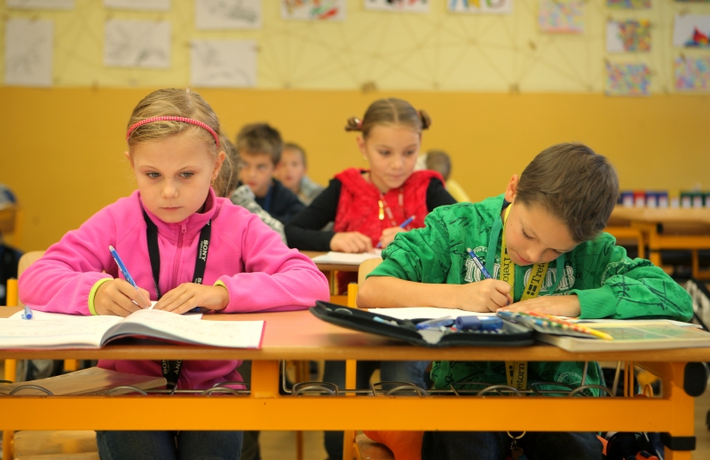 Jednou z oblastí, které mohou být financovány v rámci programu Vzdělávání pro konkurenceschopnost, je zkvalitnění výuky na základních a středních školách (ilustrační foto). Jednou z oblastí, které mohou být financovány v rámci programu Vzdělávání pro konkurenceschopnost, je zkvalitnění výuky na základních a středních školách (ilustrační foto).