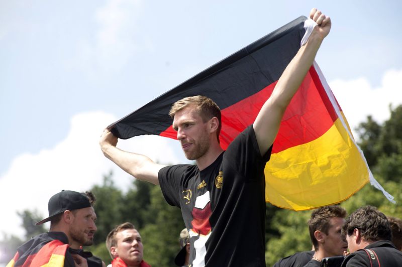Per Mertesacker je třetím německým mistrem světa, který po zisku zlata v Brazílii ukončil reprezentační kariéru. Per Mertesacker je třetím německým mistrem světa, který po zisku zlata v Brazílii ukončil reprezentační kariéru.