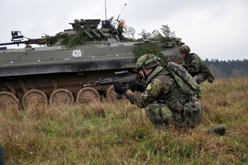Mezinárodní vojenské cvičení NATO SABER JUNCTION II 2013 v německém Hohenfelsu. Mezinárodní vojenské cvičení NATO SABER JUNCTION II 2013 v německém Hohenfelsu.